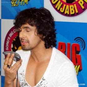 ScoreByte: Sonu Does His Bit For Tits