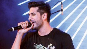 6 Sensational YouTube singers who are singing for Bollywood